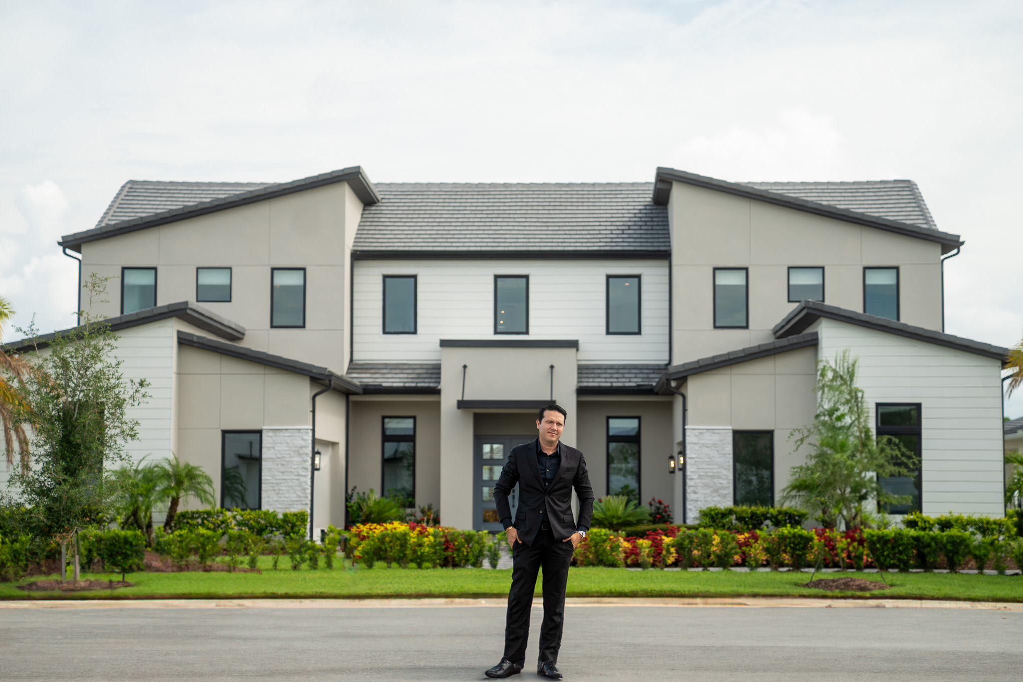 Daniel Dourado em Lake Nona, Orlando, Flórida, analisando áreas promissoras para investimento imobiliário.