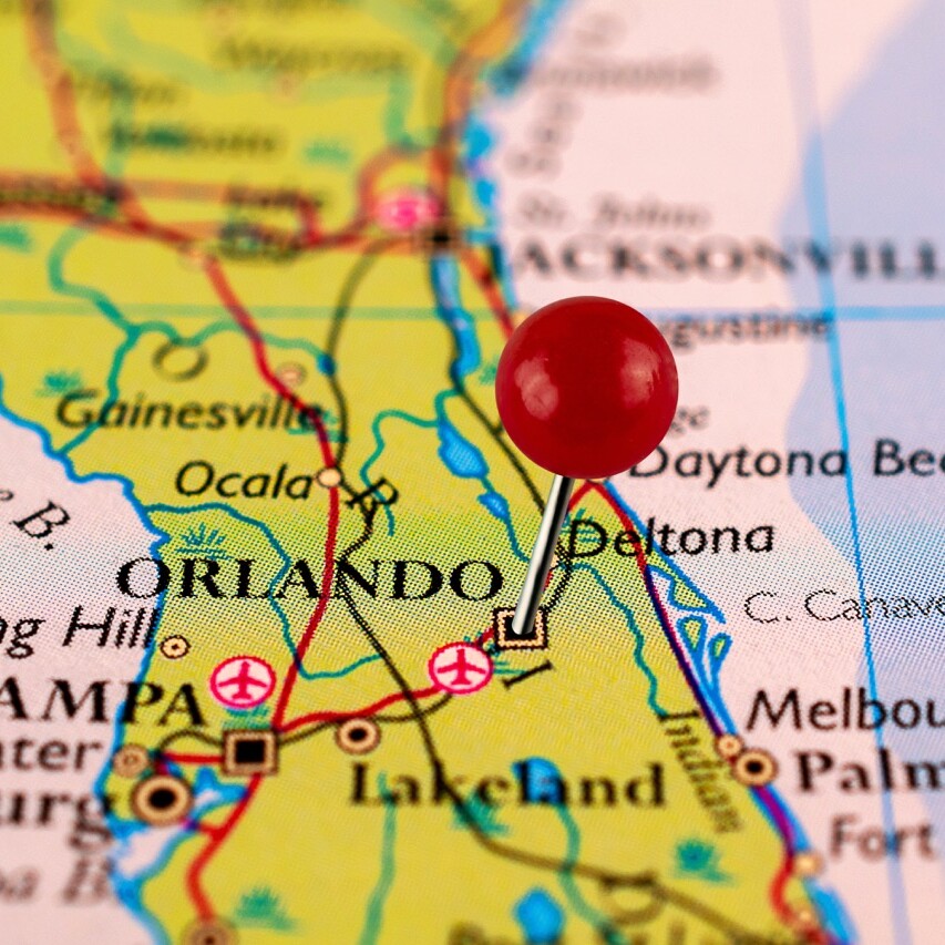 Mapa da Flórida com um marcador vermelho destacando a cidade de Orlando.
